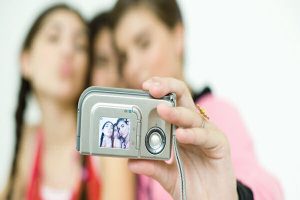 Find 10 apps great for taking selfies